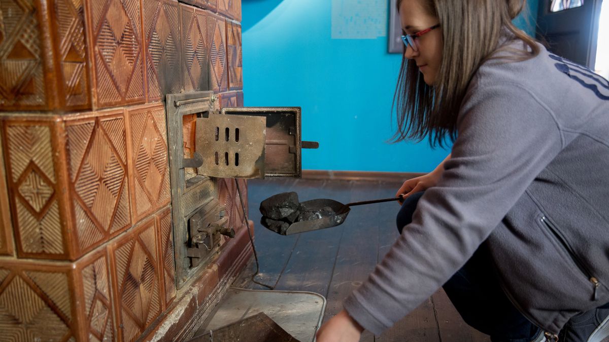 Mieszkańcy domów ze starymi systemami grzewczymi muszą znaleźć nowe sposoby na ogrzewanie.