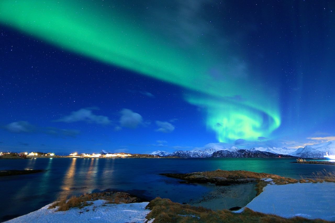 Sztuczne, świecące chmury nad Norwegią. NASA bada zorzę polarną