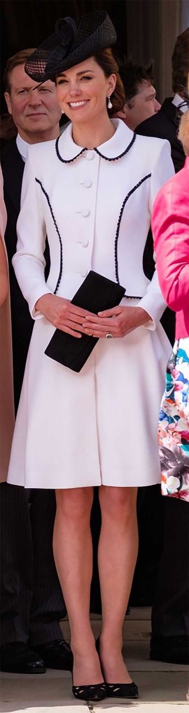 Księżna Kate w białym płaszczu podczas Garter Day