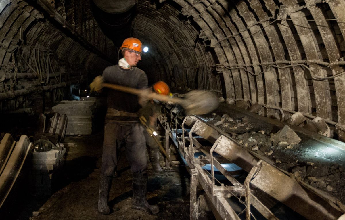 Wypadek w kopalni w Bieruniu. Górnik raniony przez spadającą skałę