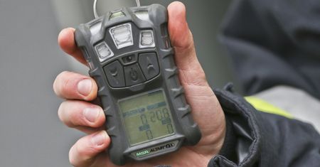 Legnica. Tragedia przy ul. Lotniczej. Dwie osoby zatruły się tlenkiem węgla