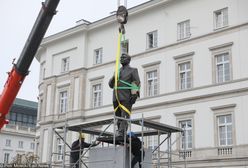 Warszawa. Pomnik Lecha Kaczyńskiego już stoi