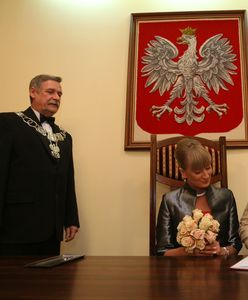 Za długi łańcuch i krzywy orzeł. Mennica przysłała urzędnikom buble