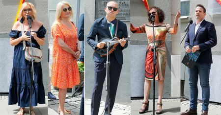 Odsłonięcie tablicy upamiętniającej Wojciecha Młynarskiego: Agata Młynarska, Jan Młynarski, Rafał Trzaskowski...