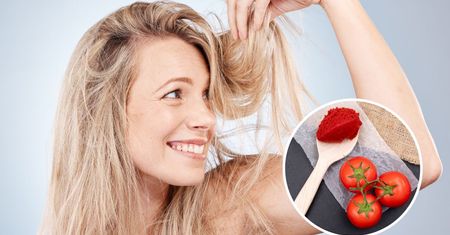 Maseczka z przecieru pomidorowego na zniszczone po wakacjach blond włosy