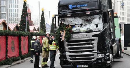Zamach terrorystyczny i zabójstwo polskiego kierowcy w Berlinie. Śledztwo przedłużone