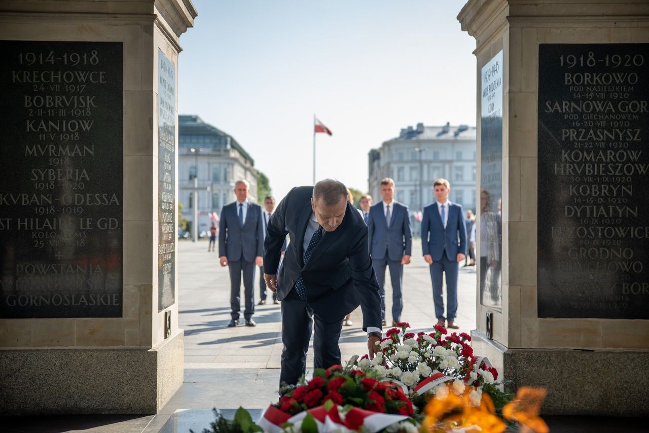 15 sierpnia. Defilada 2019 w Katowicach. Grzegorz Schetyna krytykuje rząd