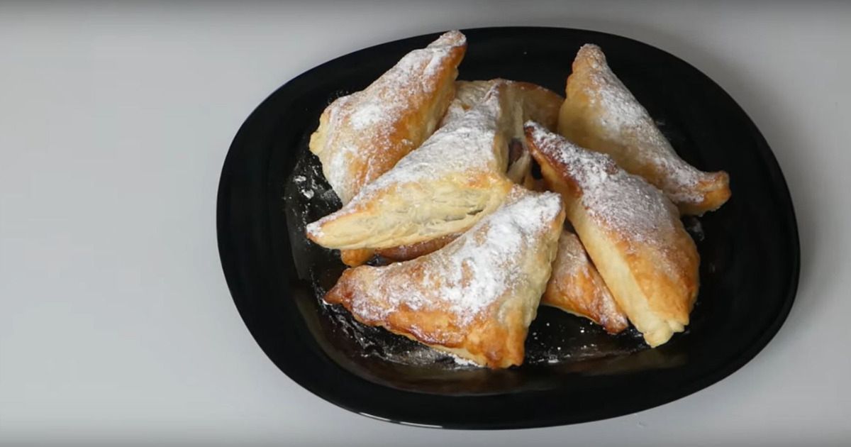 Przekąski z ciasta francuskiego - Pyszności; Foto: kadr z materiału na kanale YouTube schnell food