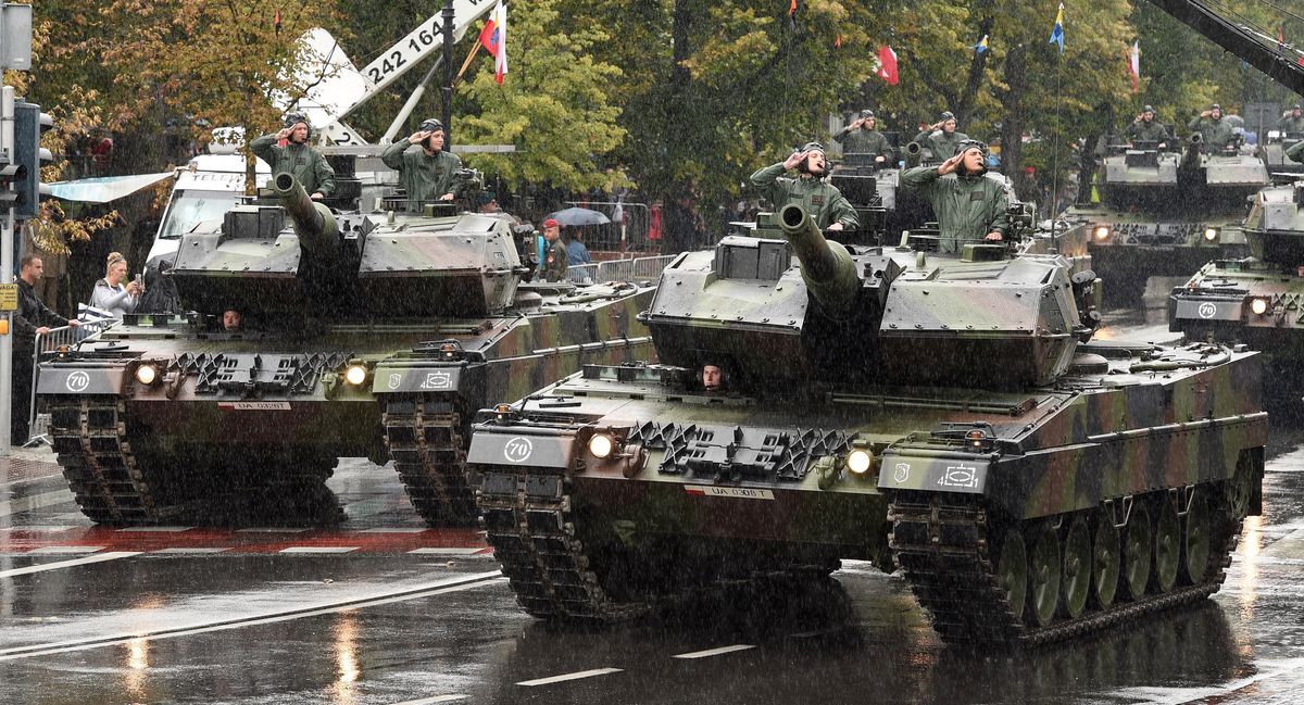 Defilada z okazji święta Wojska Polskiego w tym roku bardziej okazała. Uwaga zmiana trasy
