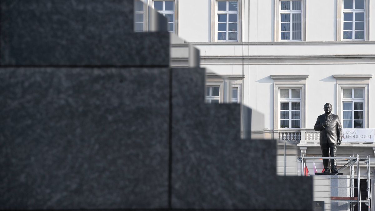 Smoleńsk znowu dzieli Polaków. Czy politycy Zjednoczonej Prawicy złamali prawo?