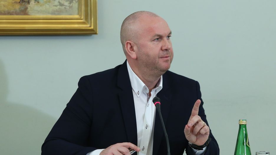 Według Pawła Wojtunika, służby w Polsce są obecnie zbyt upolitycznione