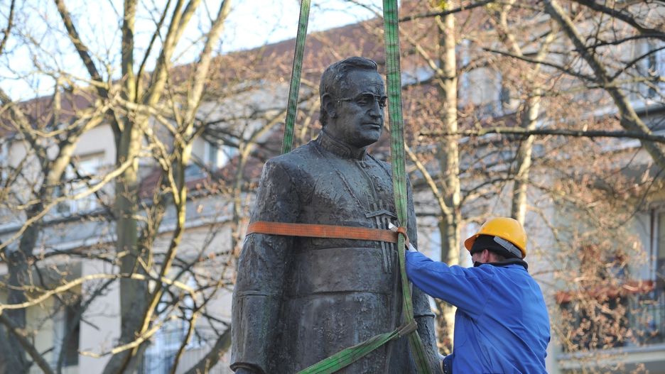Rozbiórka pomnika ks. Jankowskiego w Gdańsku