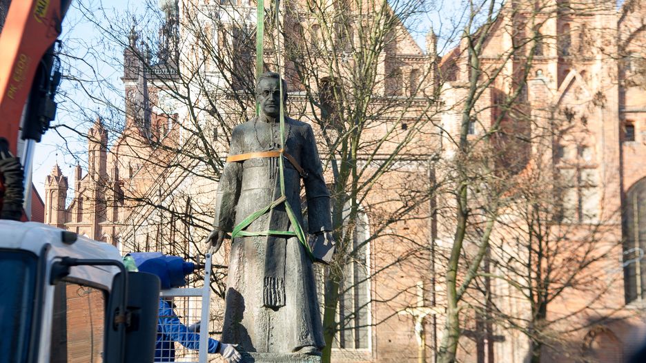 Rozbiórka pomnika ks. Henryka Jankowskiego