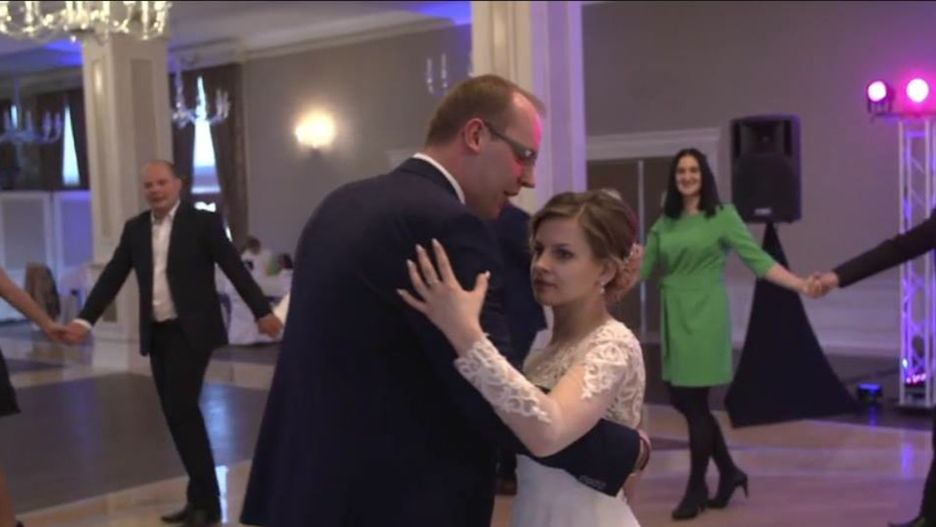 Choć oboje bardzo się starli dobrze bawić, dziewczyna martwiła się zachowaniem mamy