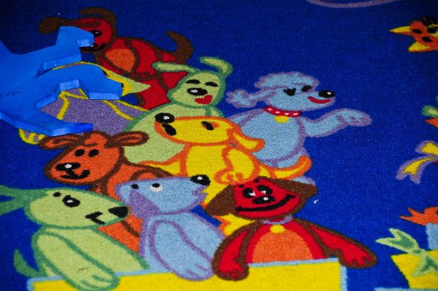 Kolorowy dywan do pokoju dziecięcego 