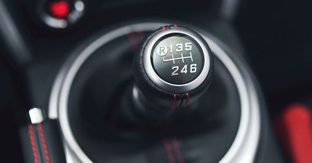 Toyota opatentowała manualną skrzynię z automatycznym wrzucaniem luzu