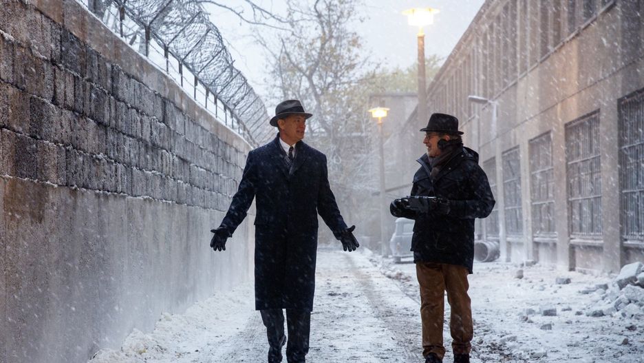 Tom Hanks i Steven Spielberg na planie "Mostu szpiegów"