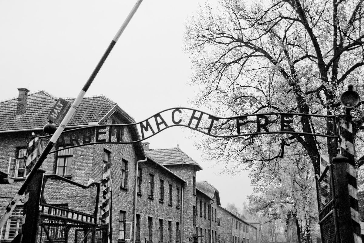 Kolejne przypadki użycia terminu "polskie obozy koncentracyjne". MSZ reaguje