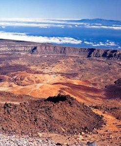 Wulkan. Teneryfa księżycowy krajobraz i ukształtowanie terenu zawdzięcza Teide