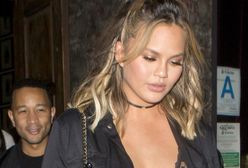 Chrissy Teigen zaliczyła wpadkę. Kreacja spłatała jej figla