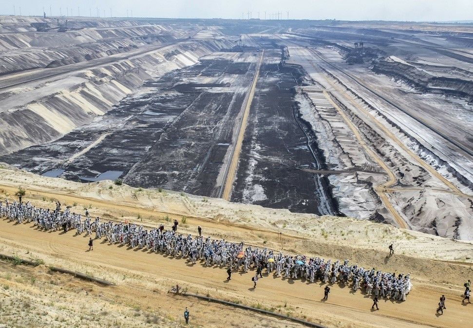 Niemcy. Aktywiści zmierzają do kopalni Garzweiler 