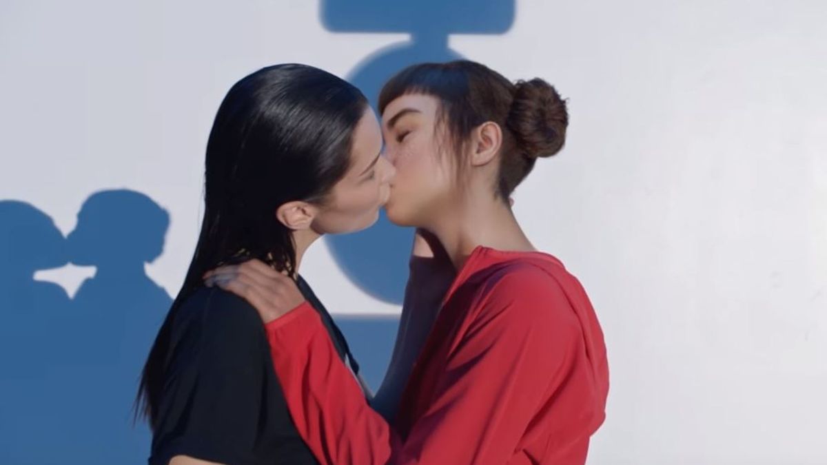 Reklama Calvin Klein, Bella Hadid