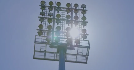 Stadion przy Drodze Dębińskiej o krok od spełnienia wymogów licencyjnych. Przeprowadzono próby nowego oświetlenia