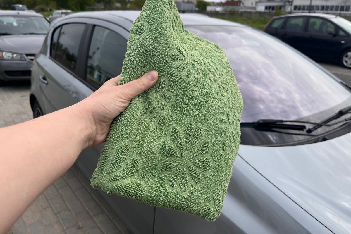 It's worth keeping a towel on the dashboard. Photo: Genialne.pl