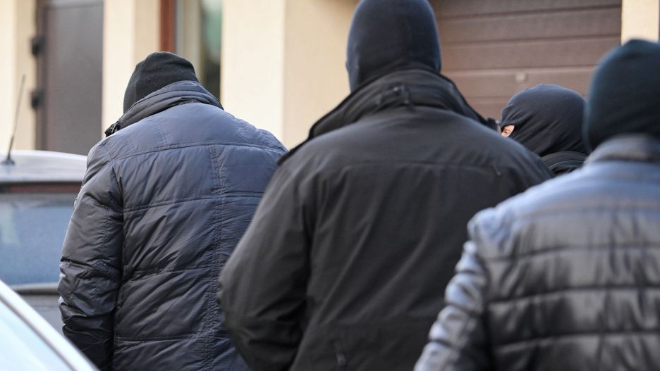 Zatrzymani zostali doprowadzeni do Prokuratury Okręgowej w Tarnobrzegu