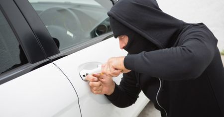 Jak wybrać dobry alarm samochodowy
