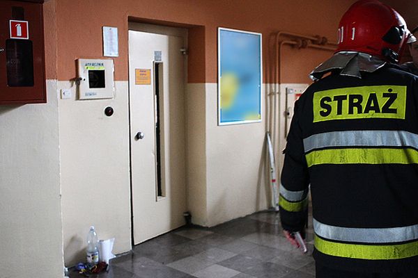 Szczecin: spadła winda z dwoma mężczyznami w środku