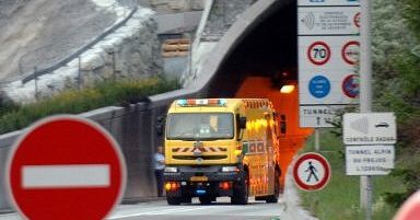 Pożar w alpejskim tunelu - dwie osoby nie żyją