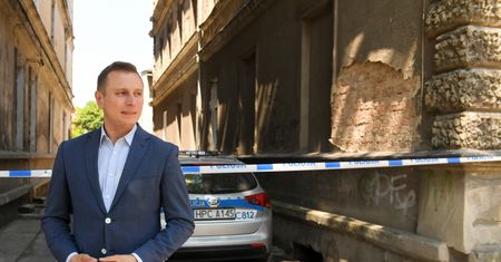 Prokuratura o pożarze w kamienicy Krzysztofa Brejzy. "Nic nie wskazuje na zamach na posła"