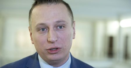 Biskup pochwalił Jarosława Kaczyńskiego. Poseł PO "zażenowany" tymi słowami