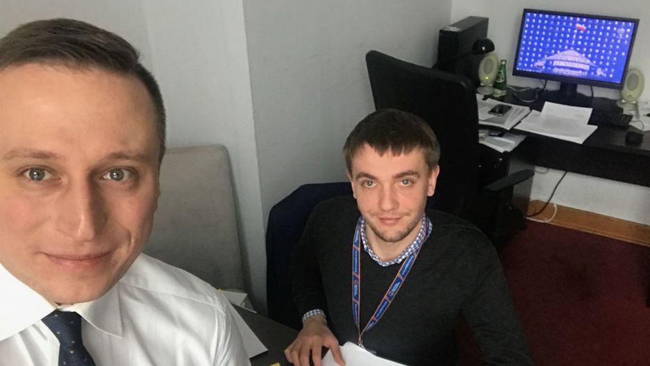 Za najmocniejszymi  interpelacjami posła Brejzy stoi ten cichy bohater