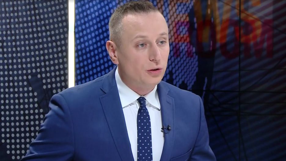 "Rzucony w ostatnich dwóch dniach na medialny front poseł Krzysztof Brejza, nowa twarz sztabu KE, radził sobie z tym zdecydowanie nie najlepiej" - pisze Jakub Majmurek.