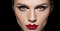 Andreja Pejic w kampanii kosmetyków Make Up Forever