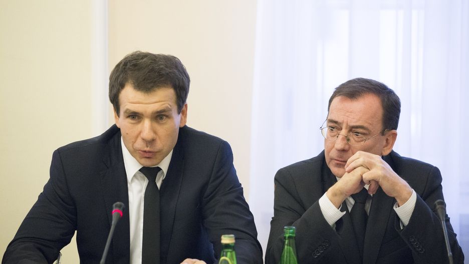 Od lewej: Ernest Bejda (szef CBA) oraz Mariusz Kamiński (minister koordynator ds. służb specjalnych)