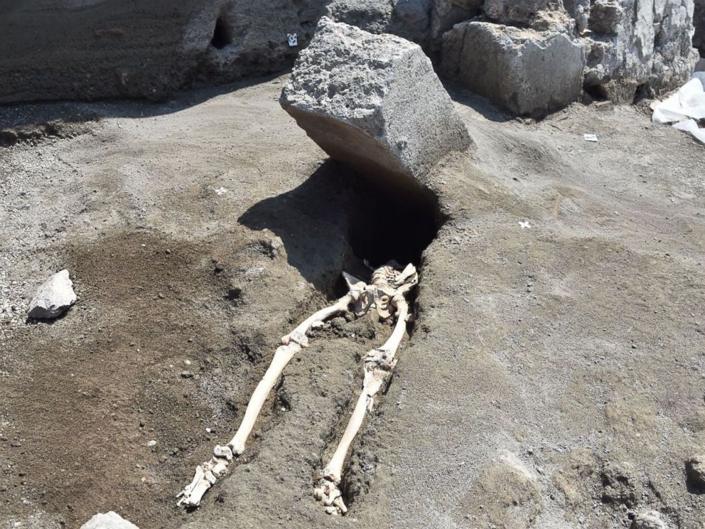 Zginął 1939 lat temu w wybuchu Wezuwiusza. Włosi odkopali w Pompejach niezwykły szkielet