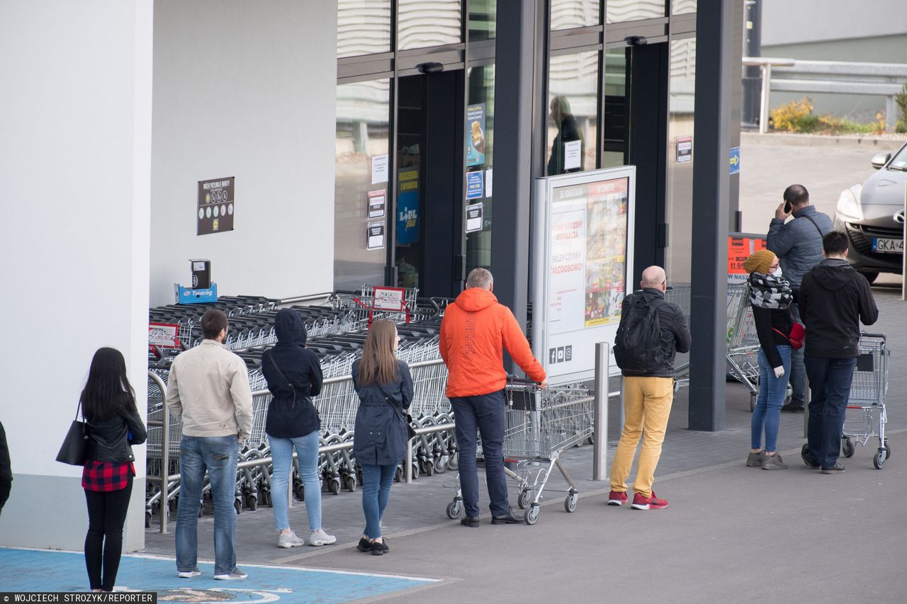 Apel samorządowców do premiera. "Zmieńmy ograniczenia w sklepach"