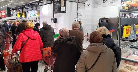 Pokazaliśmy, jak sprzedawane są karpie. Jest oficjalne stanowisko sieci Carrefour