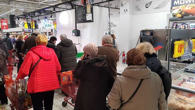 Bez karpia nie ma wieczerzy wigilijnej. Ale warunki, w jakich trzymane są żywe karpie, bywają co najmniej dyskusyjne. 