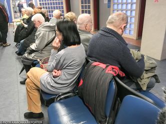 Zaćma - wątpliwy powód do dumy PiS. Kolejki krótsze, ale pacjenci dostają najtańsze soczewki