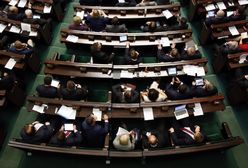 Przed wakacjami Kaczyński ma powody do zadowolenia. PO traci w sondażach
