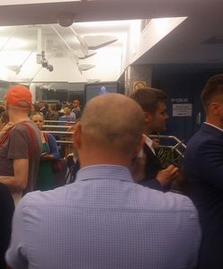 Rodzice i nauczyciele nie mogli dostać się do Sejmu na debatę o referendum edukacyjnym. "Powinniśmy wejść bez ceregieli"