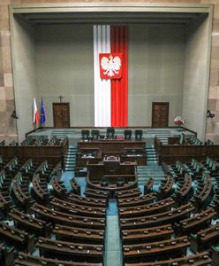 Sondaże wyborcze. PiS może rządzić samodzielnie. W Sejmie tylko 4 ugrupowania