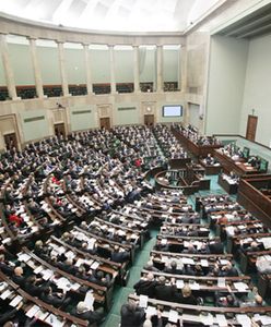 Chcą przepchnąć kontrowersyjne ustawy - nikt nie zauważy