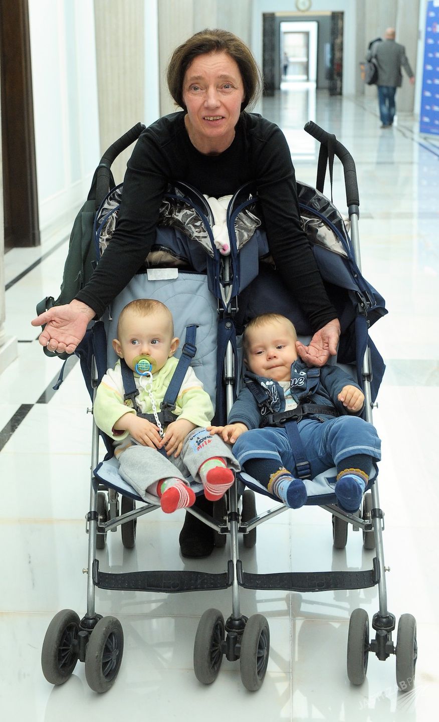 Najstarsza matka w Polsce - <a href="https://jastrzabpost.pl/tag/barbara-sienkiewicz" target="_blank"><strong>Barbara Sienkiewicz</strong></a> do Sejmu zabrała bliźnięta