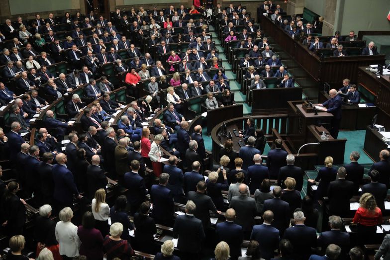 Posłowie podczas posiedzenia plenarnego Sejmu