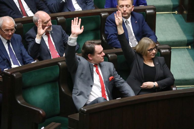 Głosowanie w Sejmie - posłowie odrzucili kluczowe poprawki Senatu